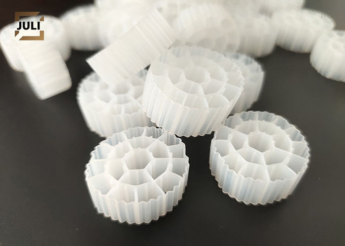 백색 색깔 Virgin HDPE 물자 K1 MBBR 여과 매체 큰 표면적 0