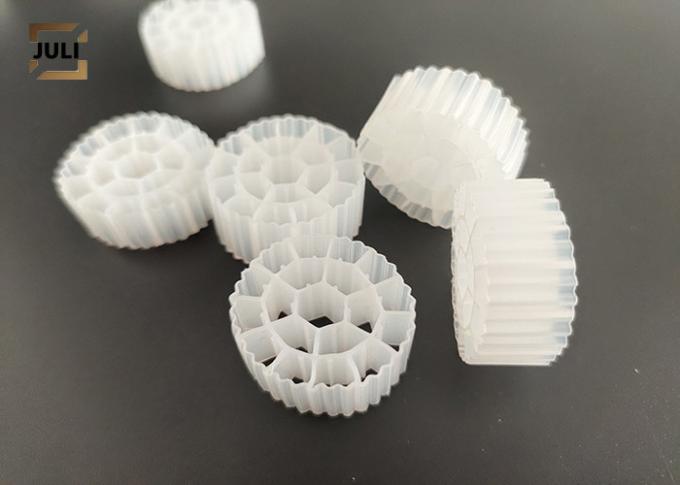 연못을 위한 백색 색깔 처녀 HDPE 이동상 생물막 반응기 25x10mm 0
